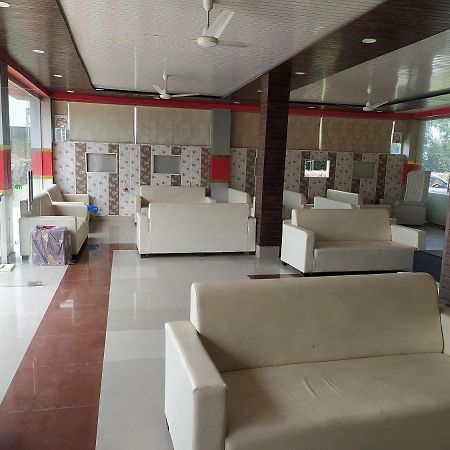 OYO 82476 Royal Garden Ghaziabad Dış mekan fotoğraf